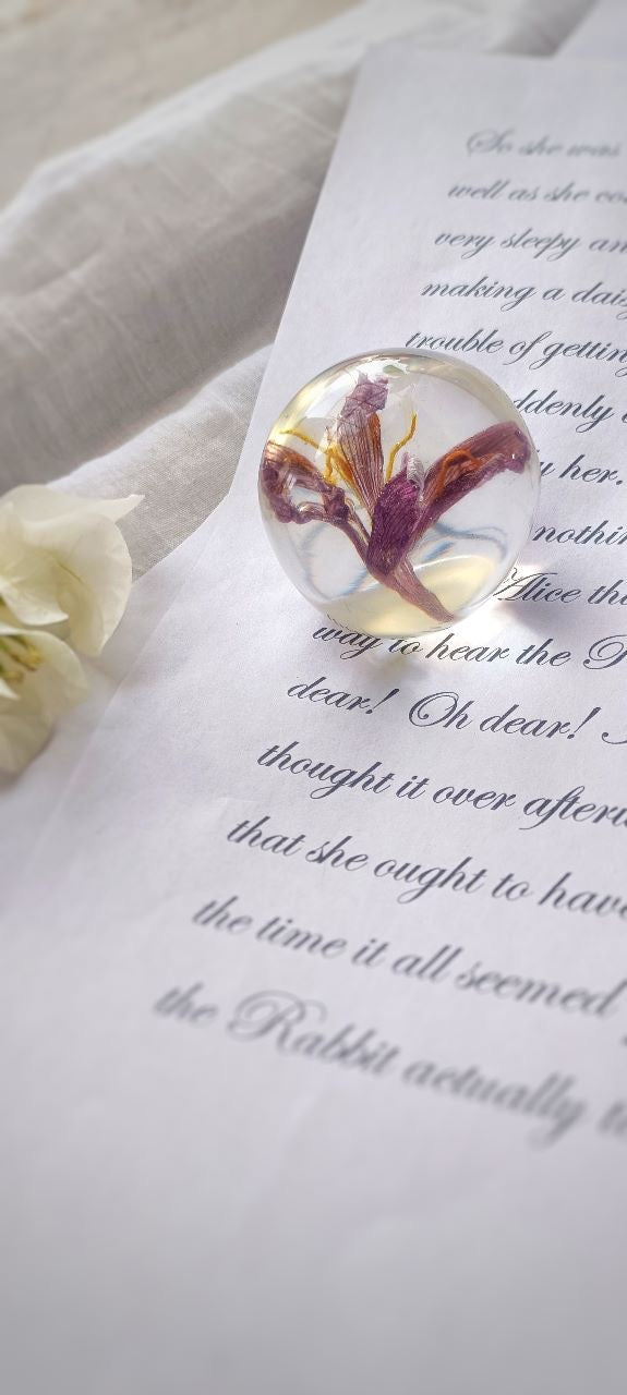 LILY PAPERWEIGHT, Symbolic of Love, Purity & Hope