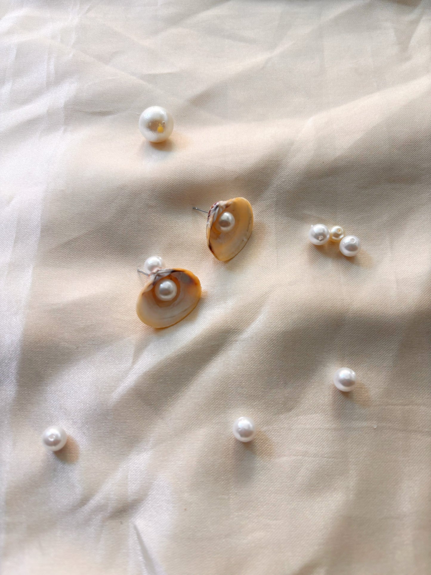 Pearl seashell studs